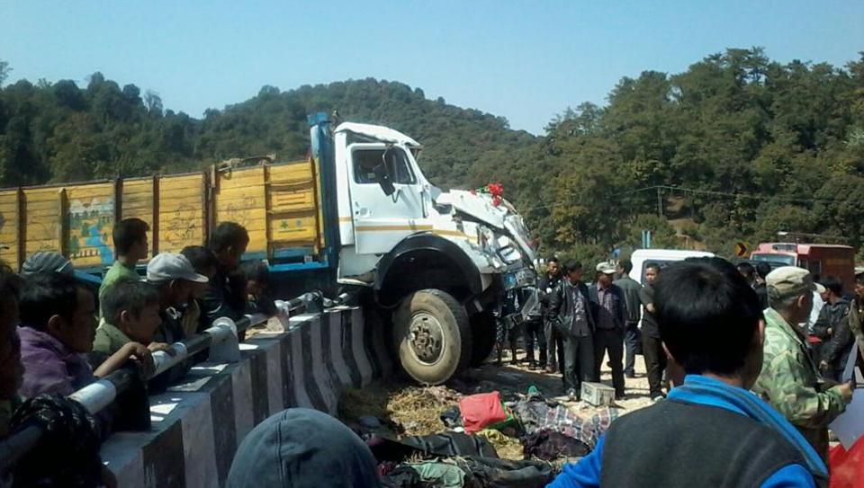 meghalaya:16dead50injuredaftertruckoverturns